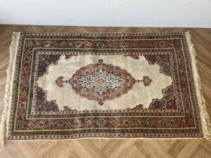 Vintage Stunning Large Persian / Turkish style Oriental Rug Red Tones