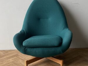 Greaves and Thomas Iconic 1960s Vintage Swivel Egg Chair Armchair