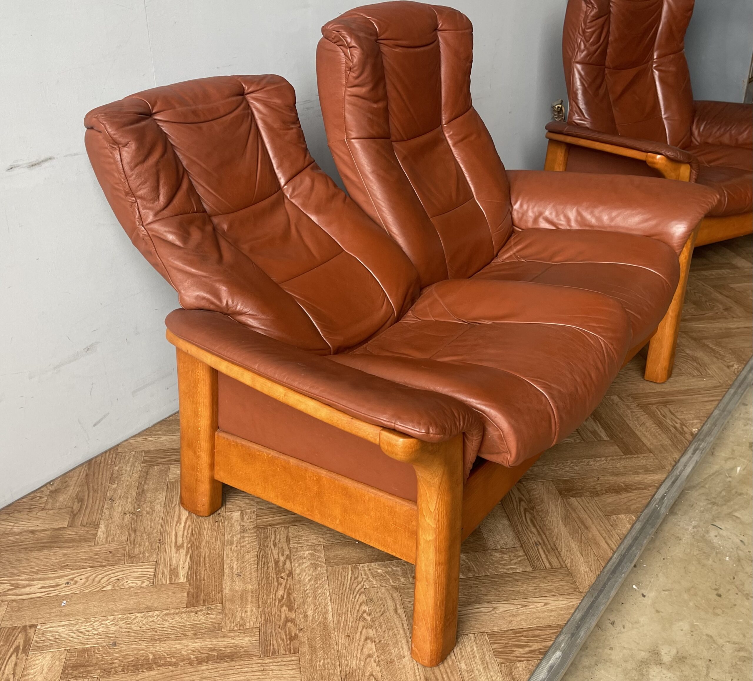 EKORNES Stressless Windsor Reclining Sofa and 2 Armchairs Recliners - Image 20