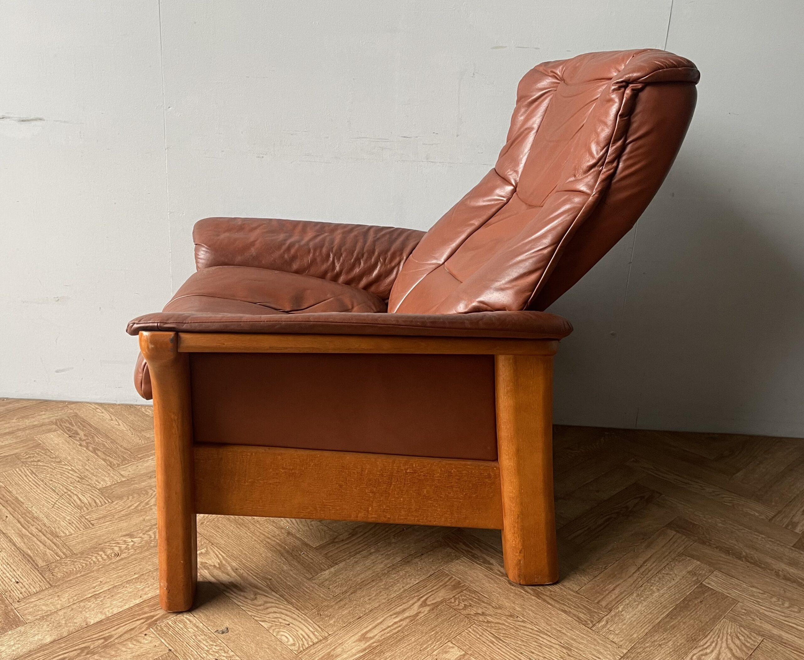 EKORNES Stressless Windsor Reclining Sofa and 2 Armchairs Recliners - Image 12