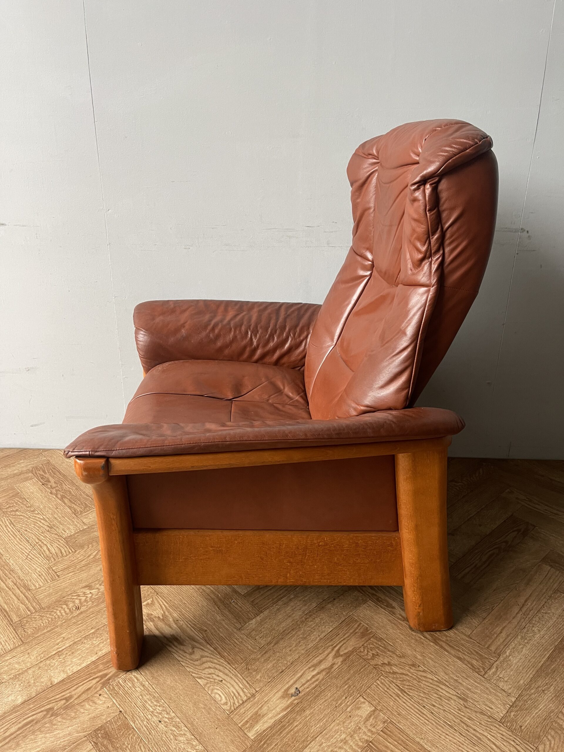 EKORNES Stressless Windsor Reclining Sofa and 2 Armchairs Recliners - Image 9