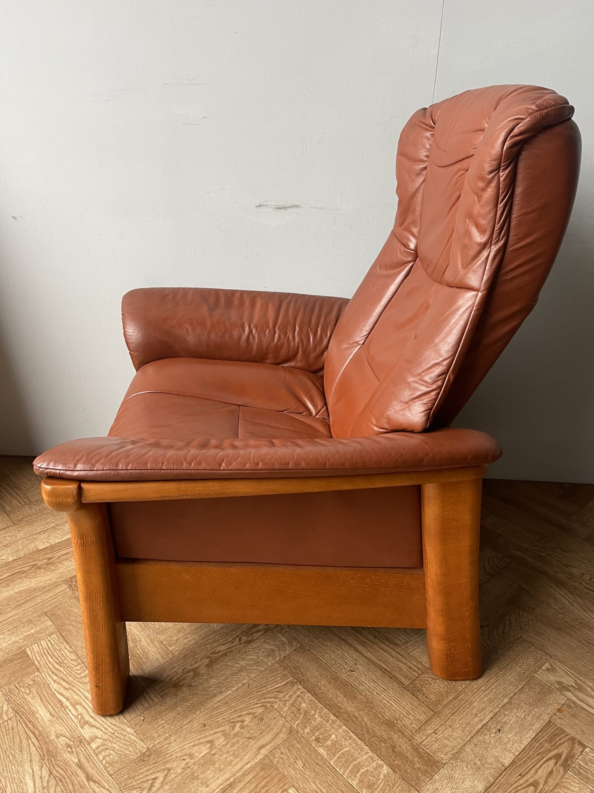 EKORNES Stressless Windsor Reclining Sofa and 2 Armchairs Recliners - Image 6